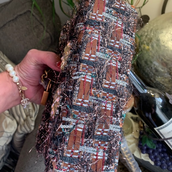 SOLD⛔️Authentic KURT GEIGER LONDON Tweed lock flowers crystal flap fringe Crosb - Picture 6 of 14